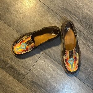 ARIAT WOMEN'S RAINBOW SOUTHWESTERN CRUISER SHOES - MOC TOE